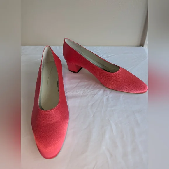 Intentionally Blank Coral Pink Low Heels - Picture 5 of 6